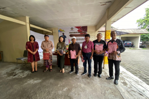 Rayakan Tutup Tahun di Badan KESBANGPOL dengan Mempertahankan Kebudayaan Bali
