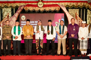 Kaban Kesbangpol Bali Dampingi Wakil Gubernur Halal Bihalal IKMS