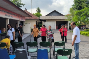 Tutup Tahun dengan Karya Bhakti Sosial Pos Terpadu NGROMBO Badan Kesbangpol Bali