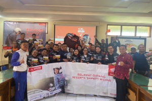 Kesbangpol Bali Laksanakan Edukasi Safety Riding “Cari Aman” berkendara